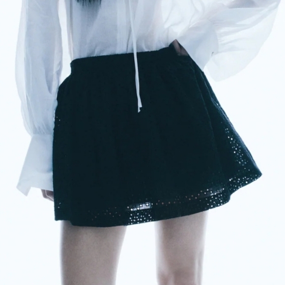 NWT H&M Black Eyelet Lace Embroidered School Girl Feminine Mini Skirt Size 14 - Picture 2 of 9